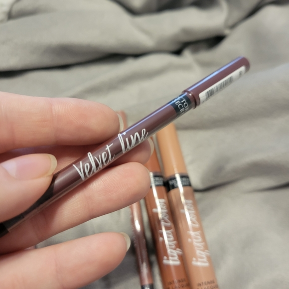 Victoria's Secret LIP Products BUNDLE,  ALL SEALED!!! - Picture 10 of 16